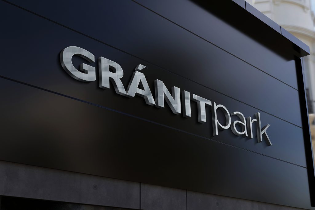 logo-mockup-with-facade