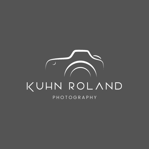 Kuhn Roland Logo_feher_hatter nelkuli